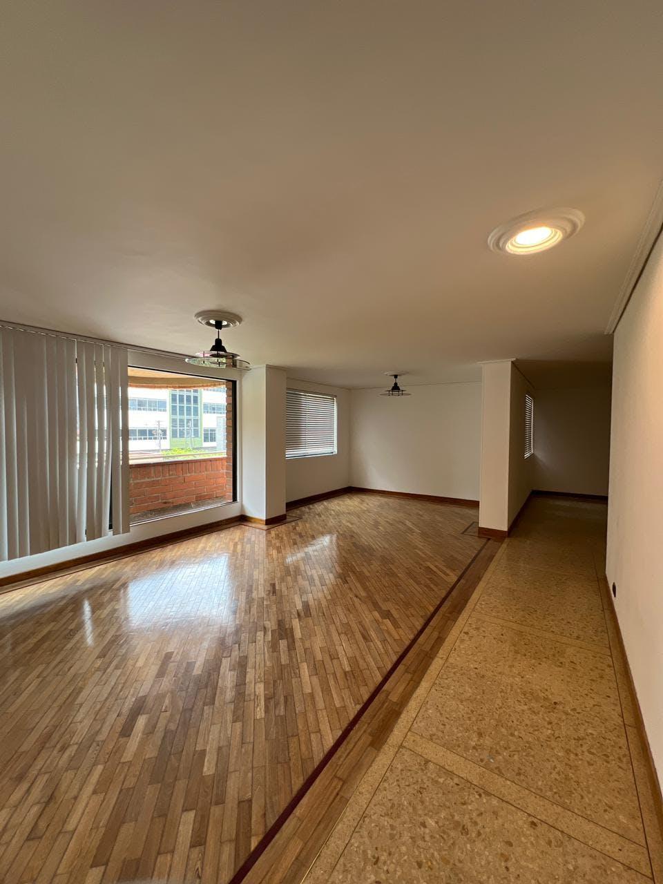 Apartamento disponible para arriendo. Sector Oviedo.